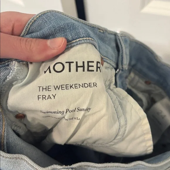 MOTHER The Weekender Fray Jeans in Swimming Pool Sunday - Picture 4 of 6